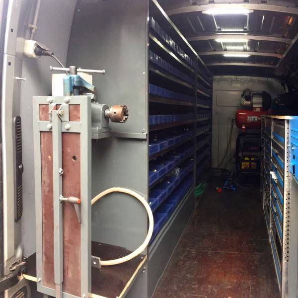 Vrijdag Mobiele Slangenservice repareert uw hydrauliek slangen op uw locatie