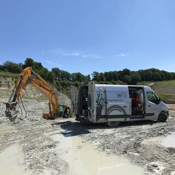 Servicebus van Vrijdag Mobiele hydrauliek slangen service uit de Achterhoek